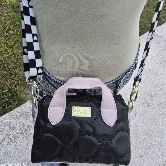 BETSEY JOHNSON BLACK n MULTI COLORED  QUILTED LOGO n HEART  LUV BETSEY CROSSBODY - Picture 4 of 7